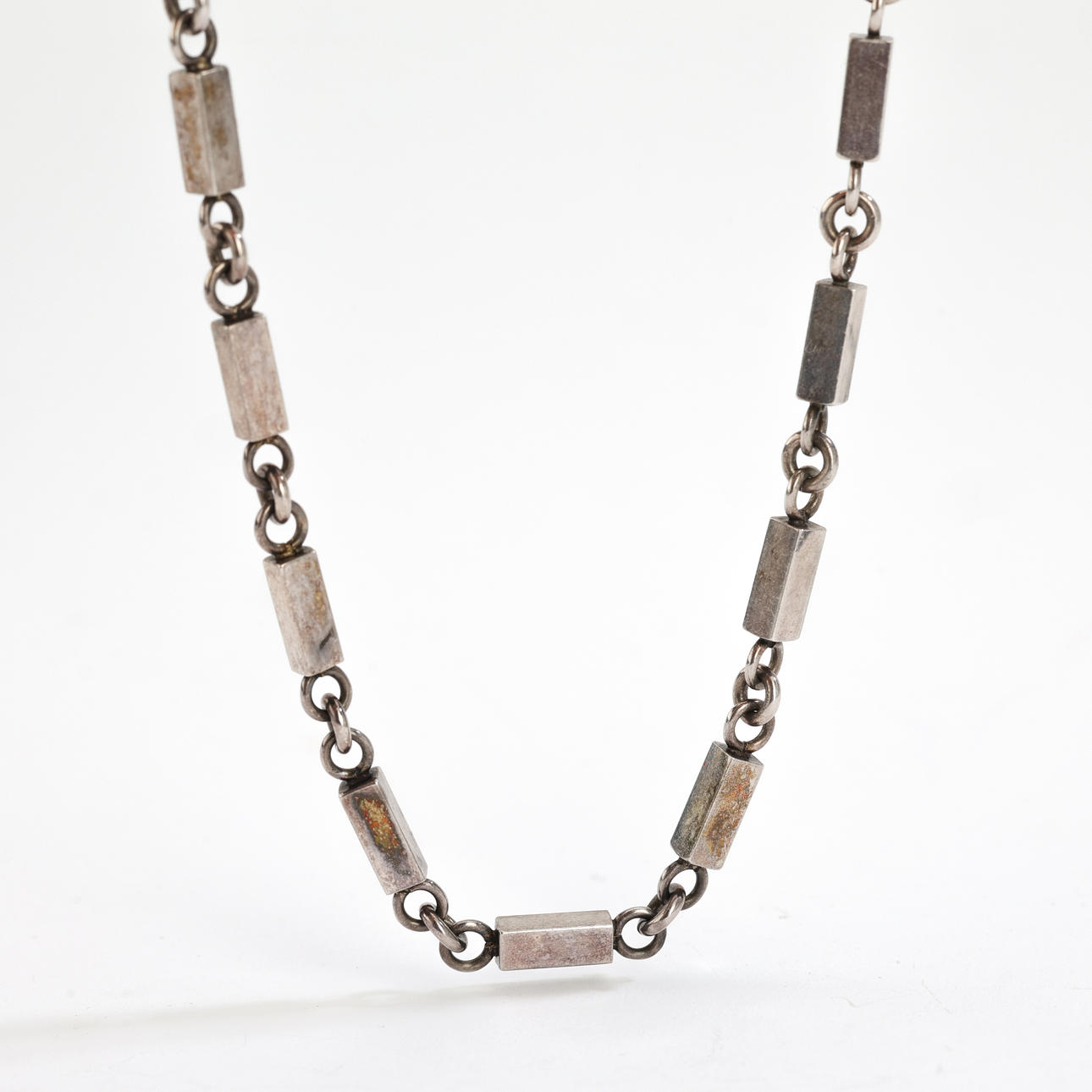 ARVO SAARELA. Collier, silver, stavar och ringar, Enköping, 1965.