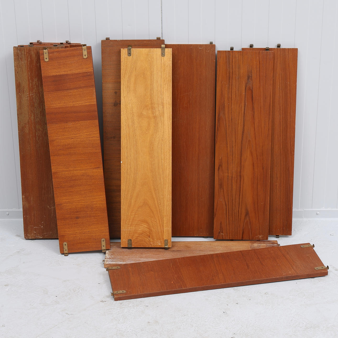 STRINGHYLLOR, 12 st. Möbler - Övrigt - Auctionet