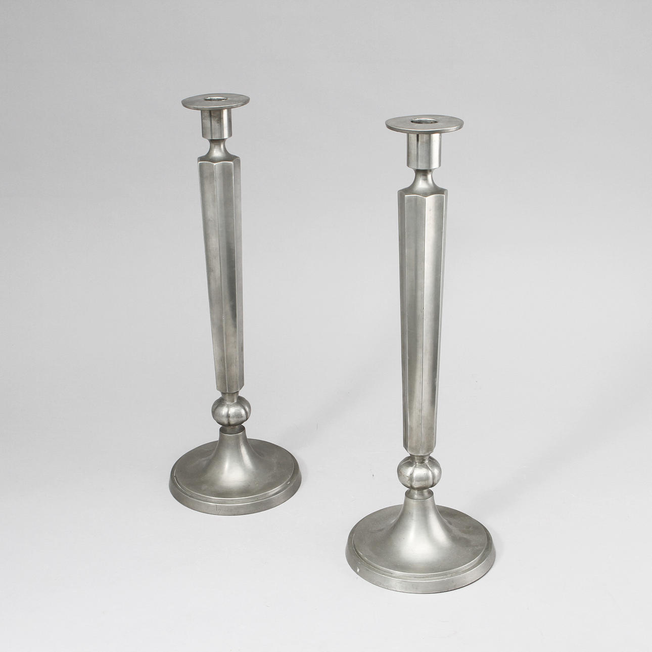 LJUSSTAKAR, ett par, tenn, Edvin Ollers.