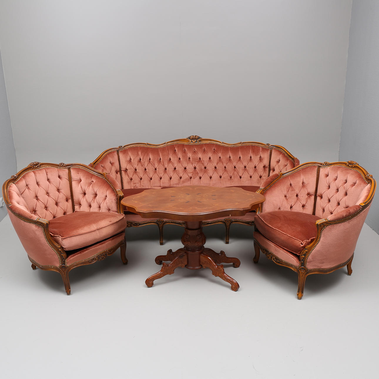 SALONGSMÖBEL, 4 delar, fransk rokokostil, 1900-talets andra hälft.