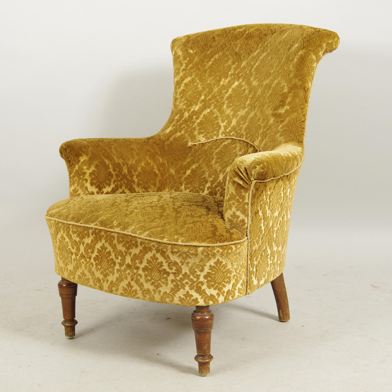 FÅTÖLJ, skulpterad plysch, 1900-talets första hälft.