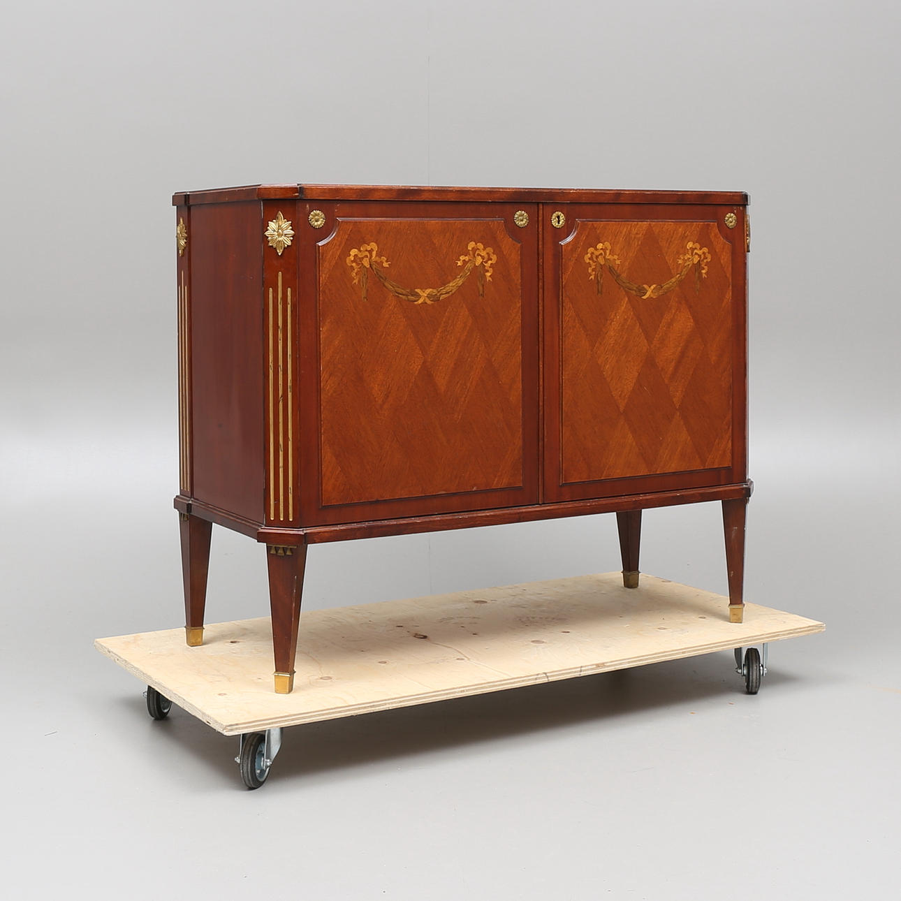 SKÅP, gustaviansk stil, Bodafors, 1900-talets andra hälft.