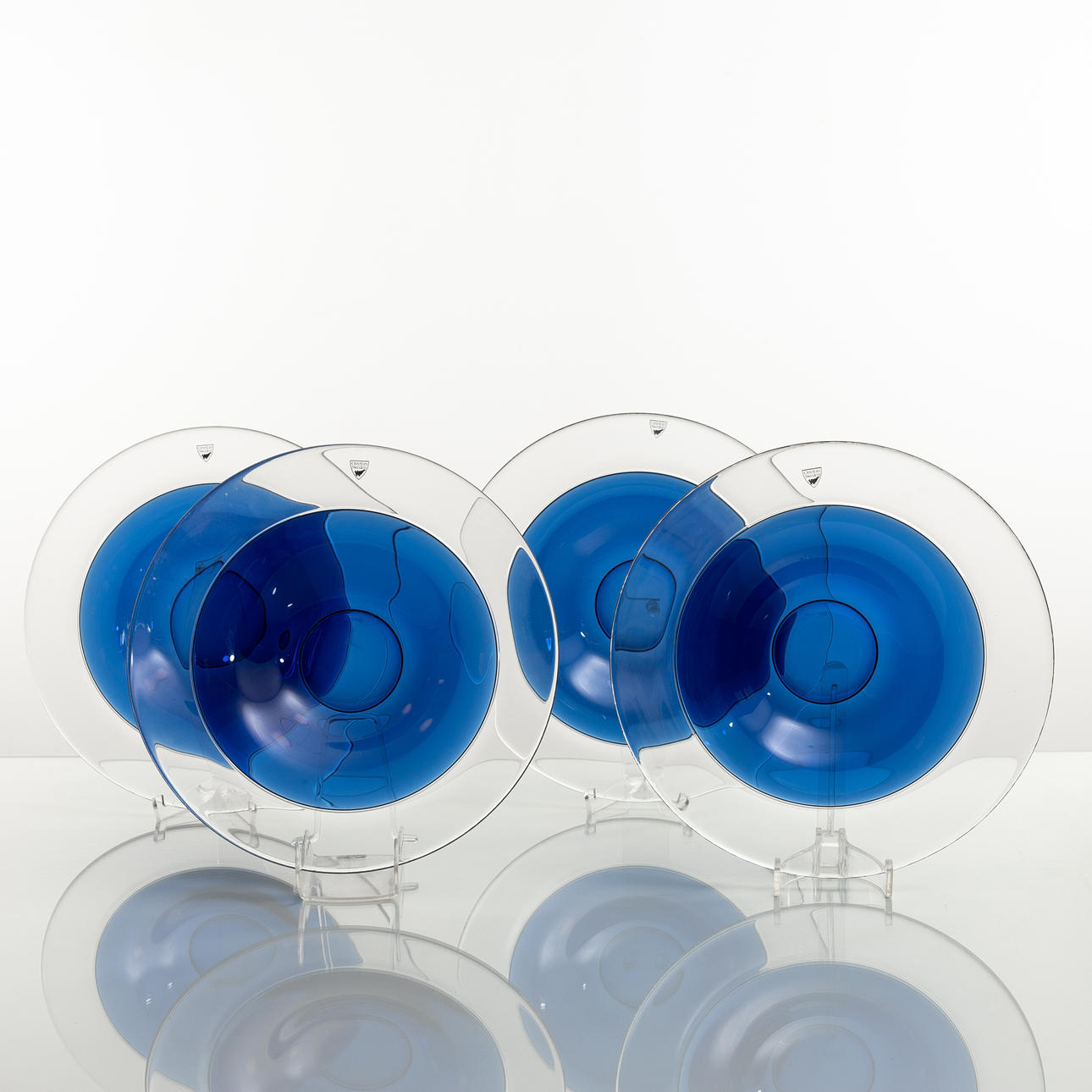 LARS HELLSTEN. Eine vierteilige Kunstglasschale, „Neptunus“, Orrefors, mit Originalkartons.