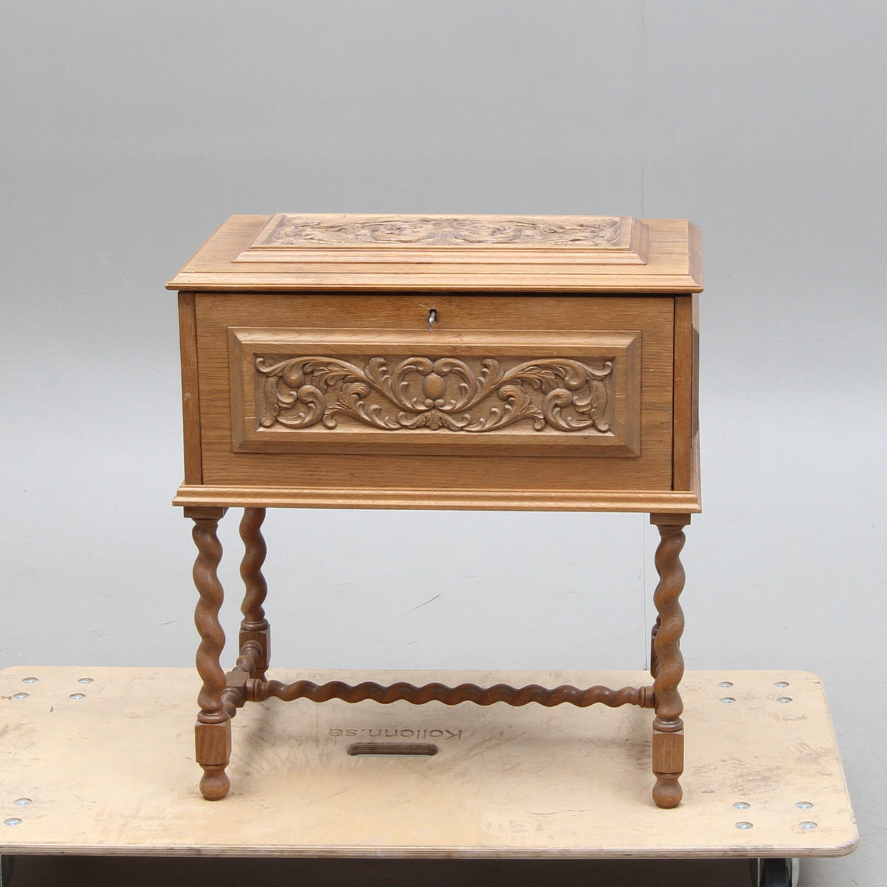 BESTICKSCHATULL, på benställning, barockstil, 1900-tal.