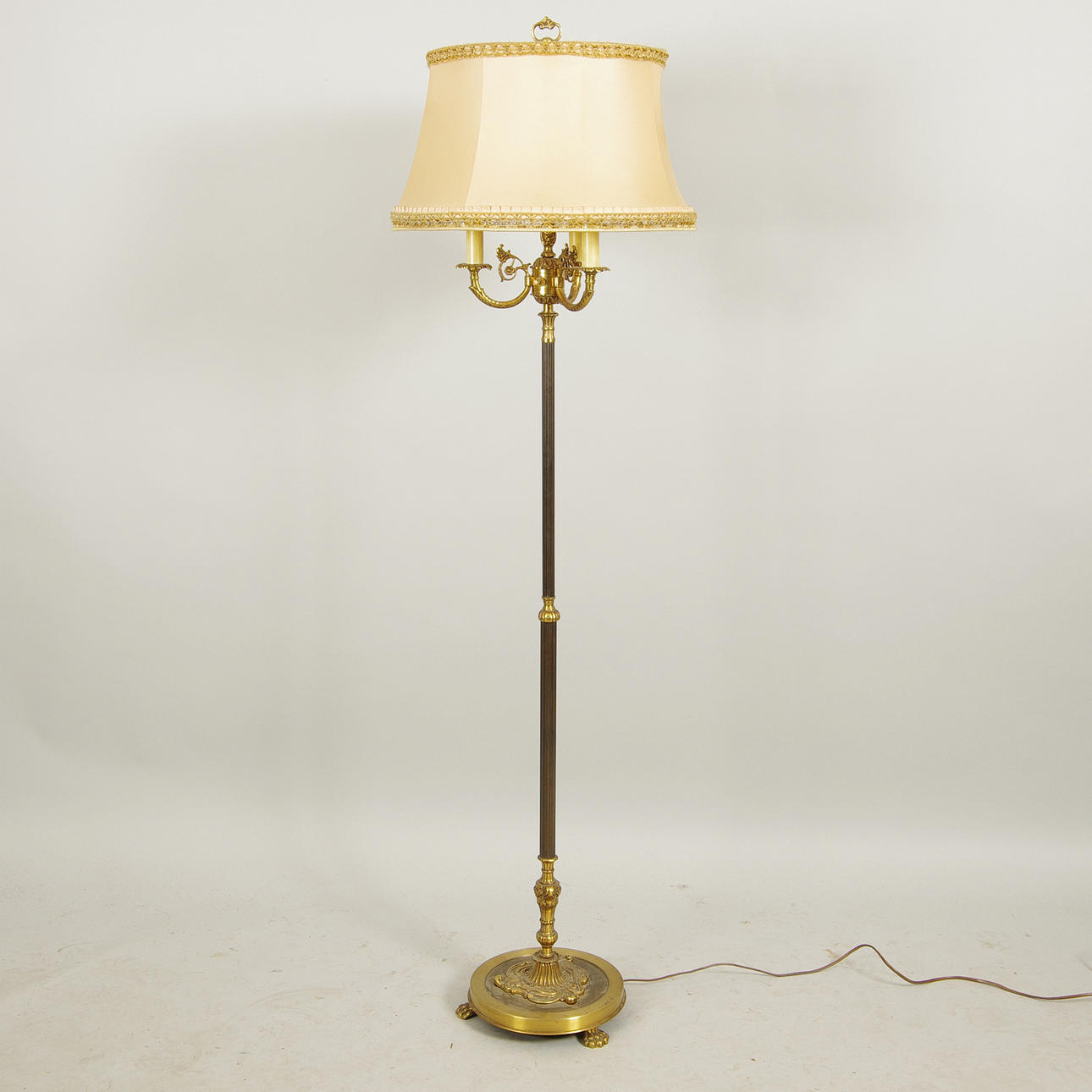 GOLVLAMPA, 3-armad, mässing, märkt goody.