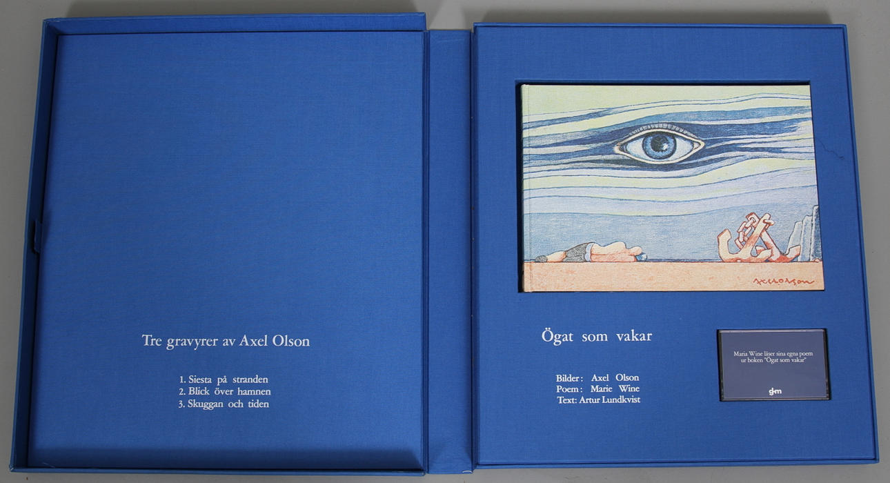 AXEL OLSON. Grafikmapp, "Ögat som vakar", 1981. Inneållande 3 st gravyrer, kassettband samt bok.