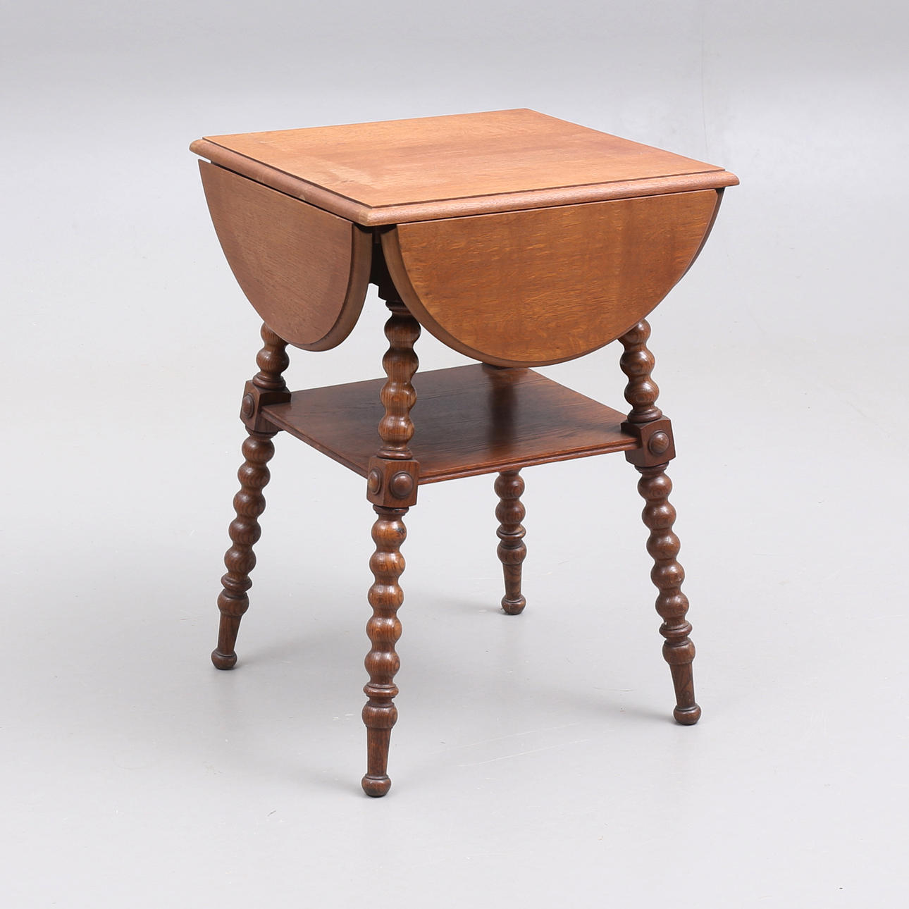 KONVOLUTBORD, barok stil, 20. århundrede.