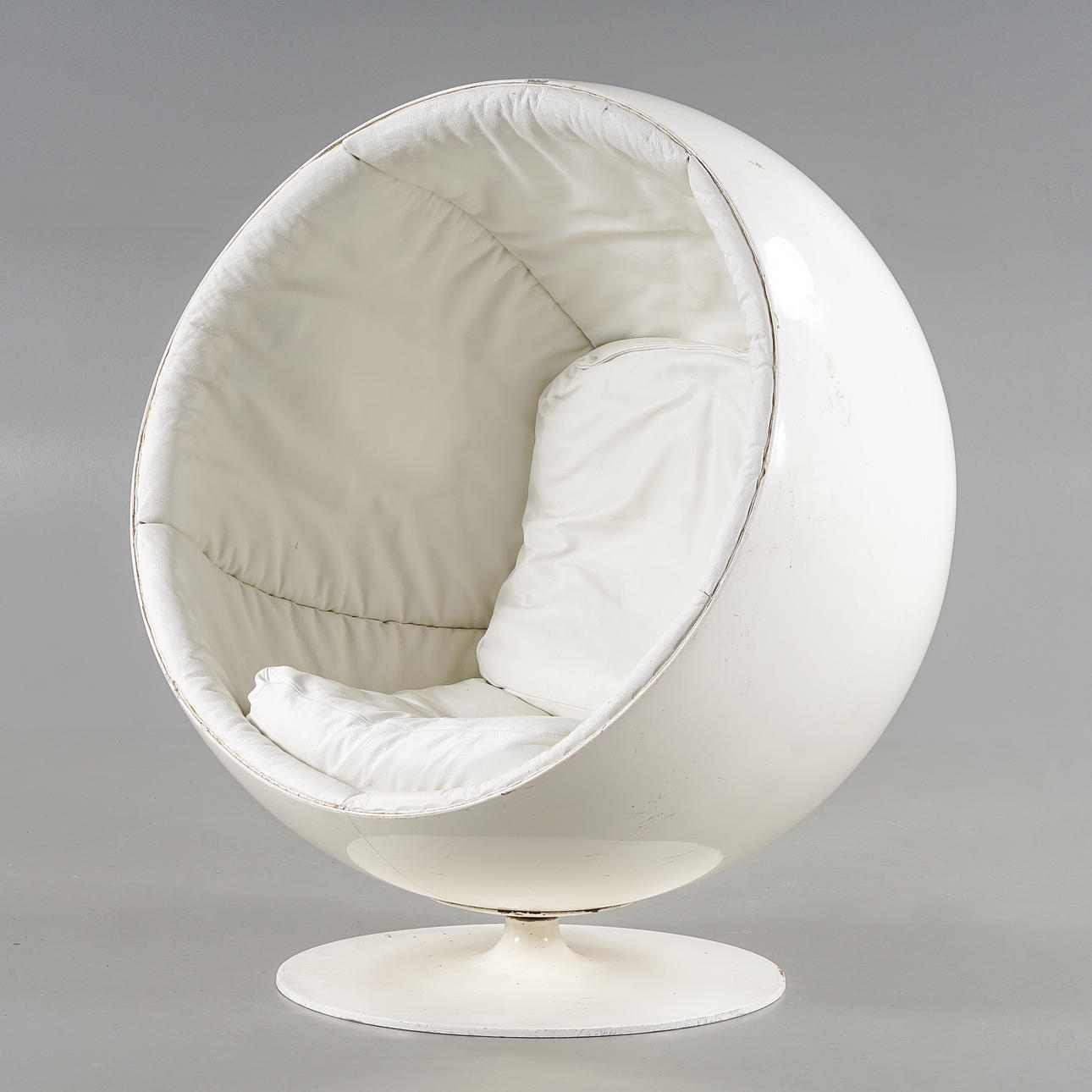 EERO AARNIO. Fåtölj "Åskbollen" Finland, 1900-talets andra hälft.