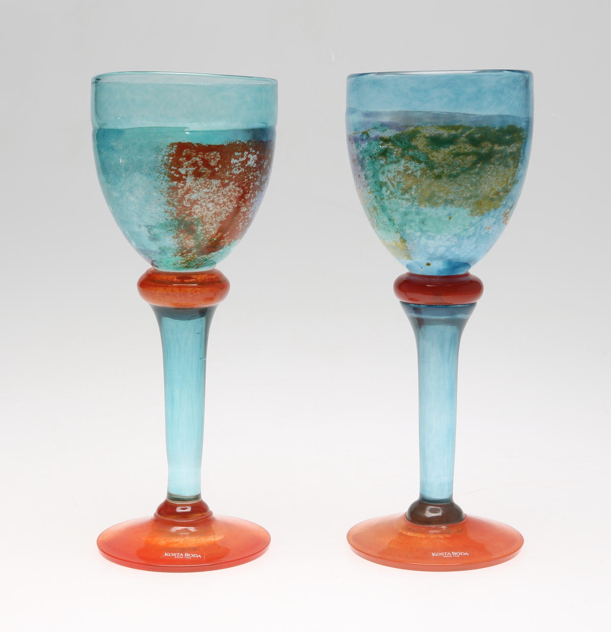 POKALER, 1 par, glas, "Can Can", Kjell Engman, Kosta Boda, signerade.