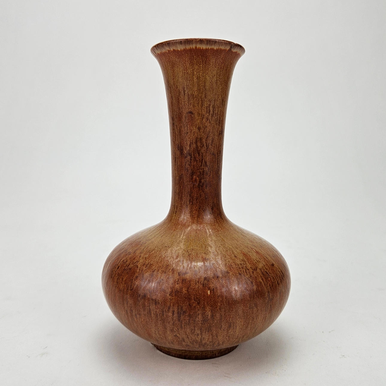 Un jarrón de gres, Rörstrand, firmado.