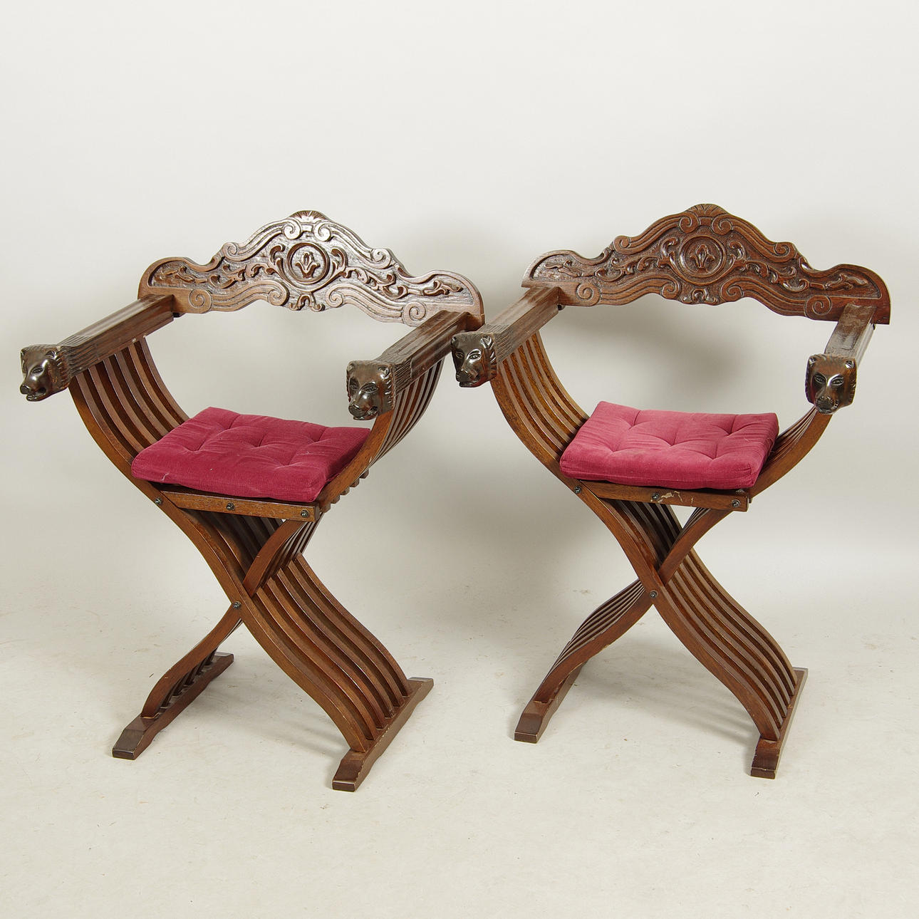 DANTESTOLAR, 1 par, betsat trä.