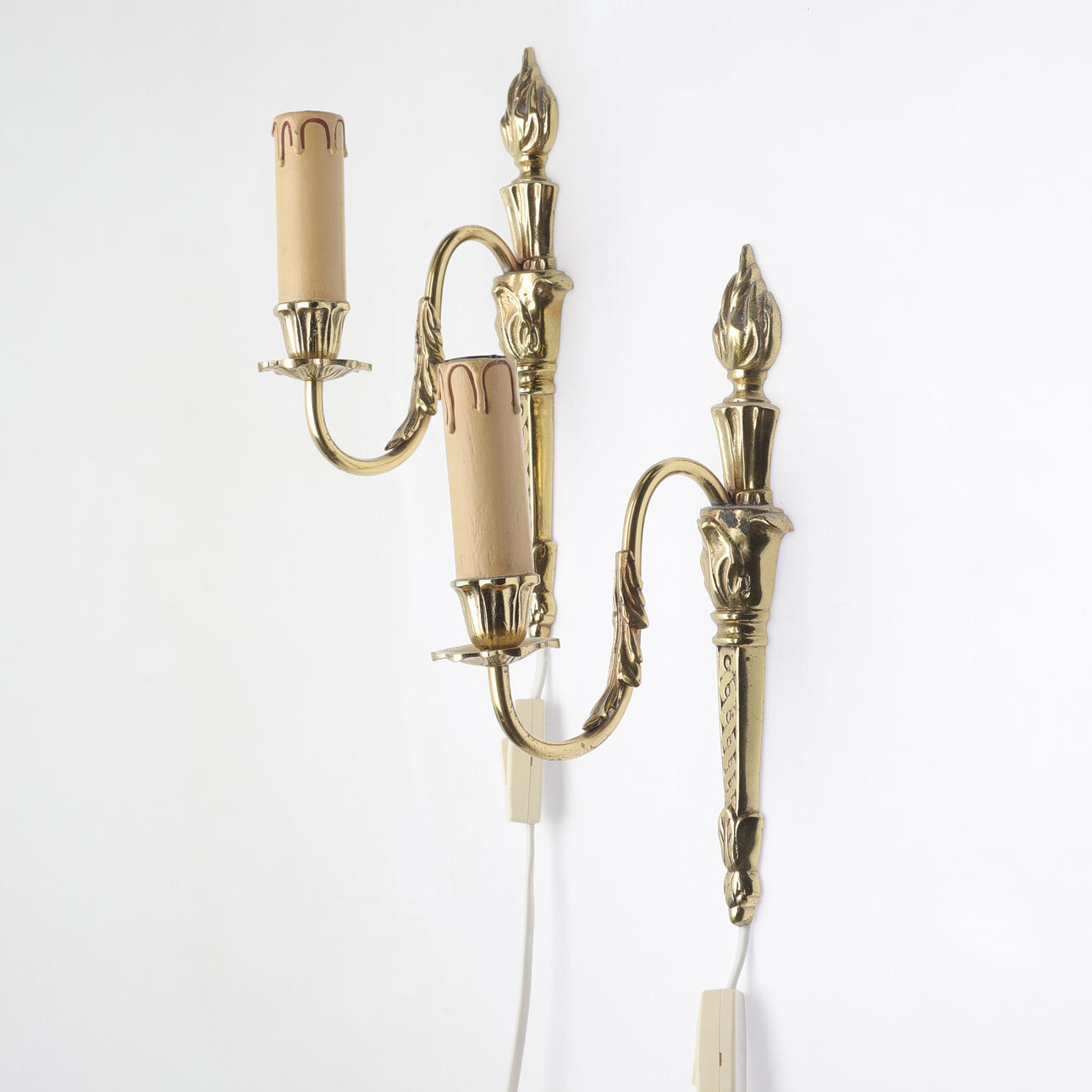 VÆGLAMPER, et par, messing, 1900-talets anden halvdel.