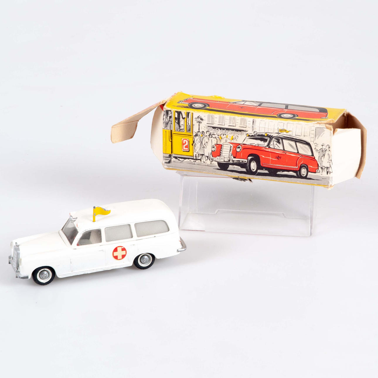 TEKNO 730 Mercedes Ambulance, med karton.