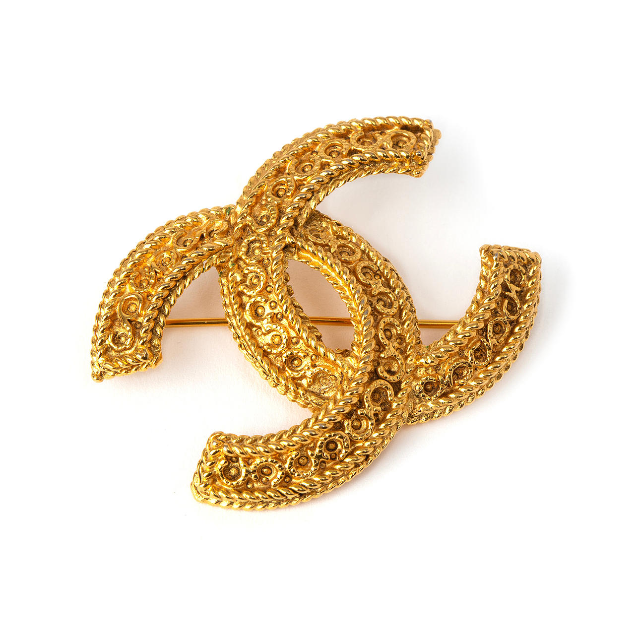 CHANEL. Brosch, metall.