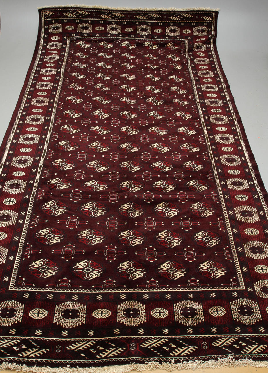 MATTA, orientalisk, ca 410 x 237 cm.