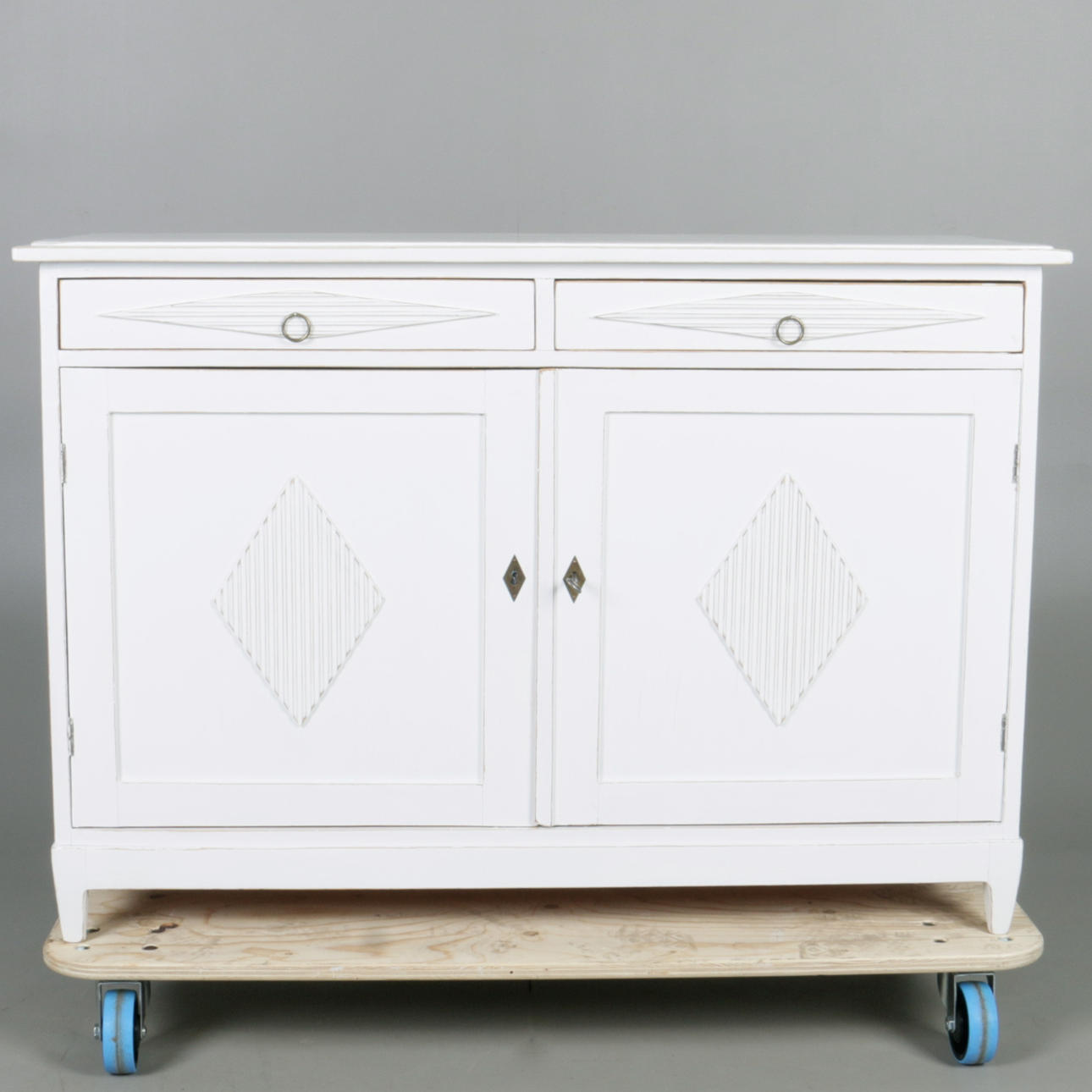 SKÄNK, gustaviansk stil, 1900-tal.