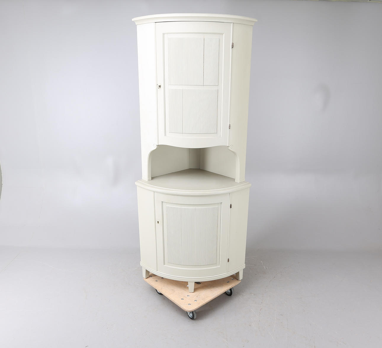 HÖRNSKÅP, gustaviansk stil, Erik Carlssons möbelfabrik Eriksmåla.