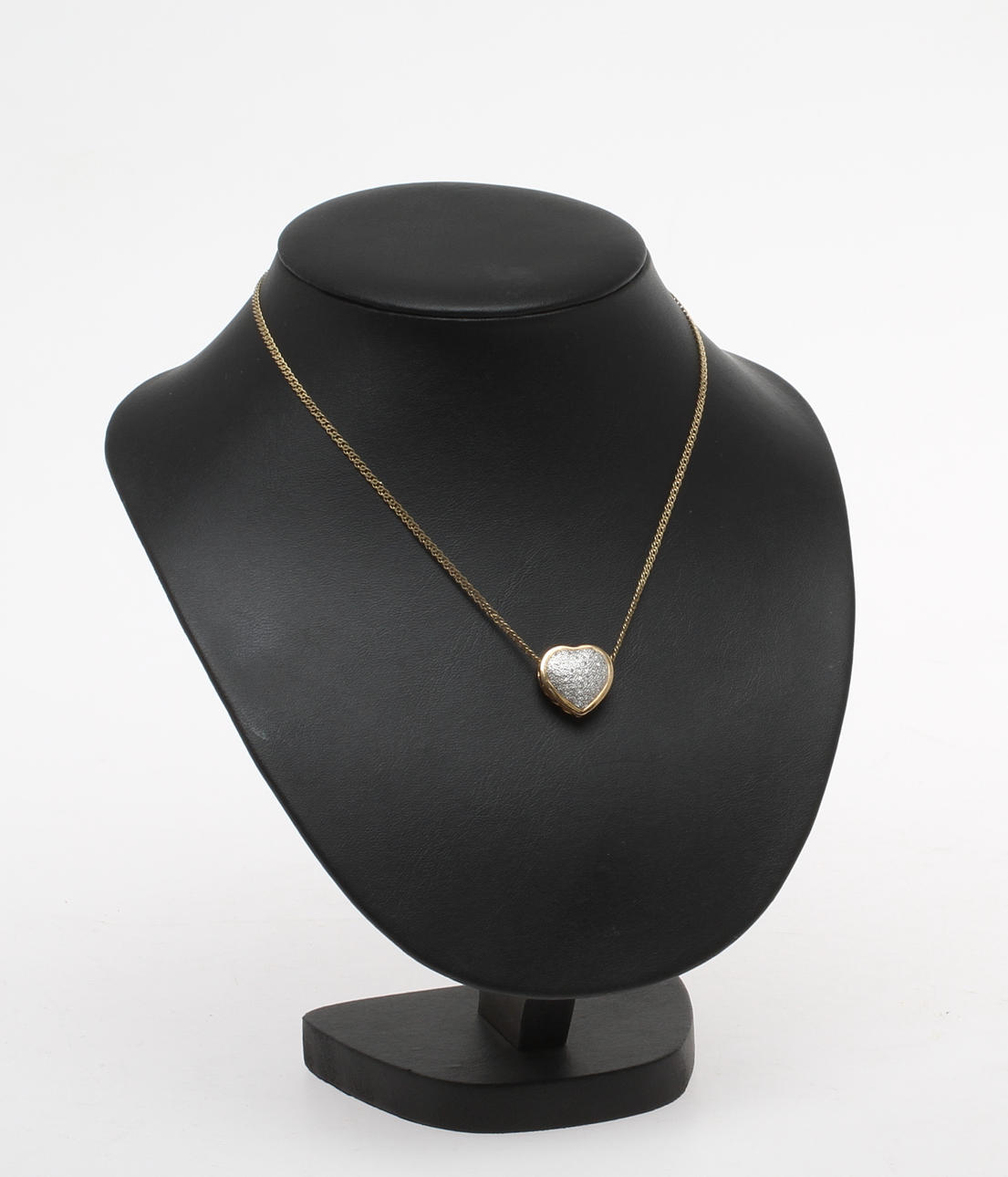 HALSKEDJA 14k guld med hjärtformat HÄNGE 18k guld med diamanter. Tot vikt 5,6g.