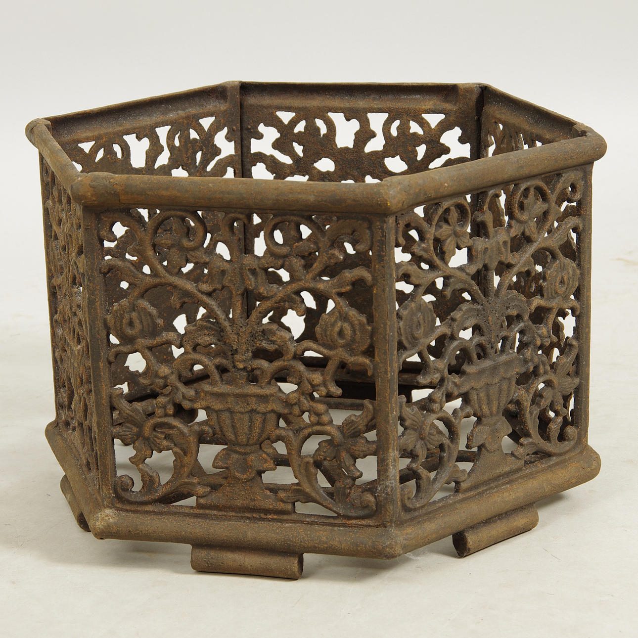 YTTERFODER, gjutjärn, jugend-stil, samtida.