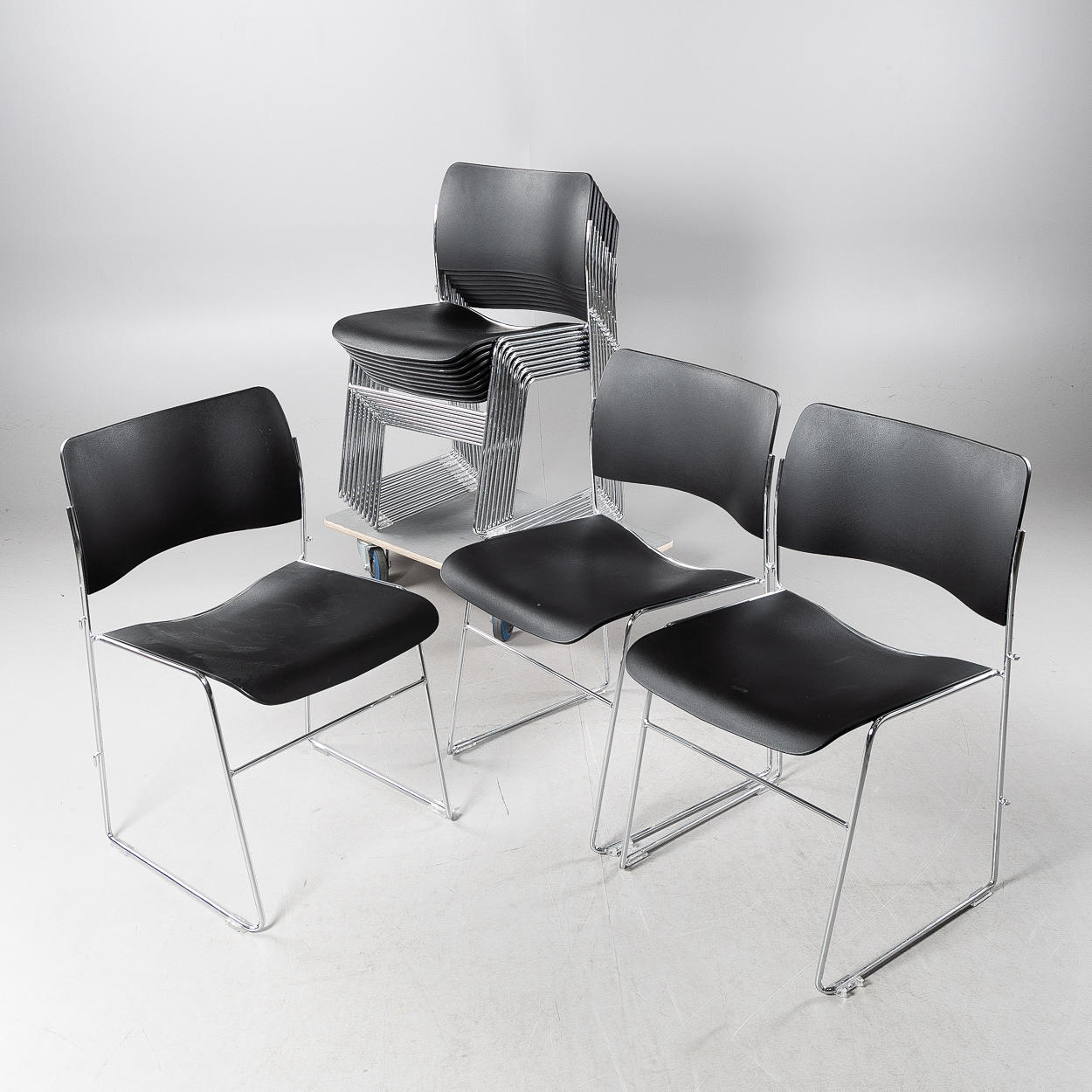 DAVID ROWLAND. "40/4", Howe, kopplingsbara stolar, 12 st, Howe, Danmark.