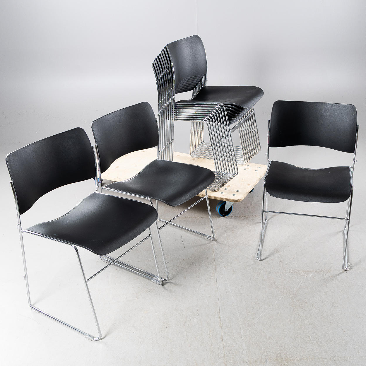 DAVID ROWLAND. "40/4", Howe, kopplingsbara stolar, 12 st, Howe, Danmark.