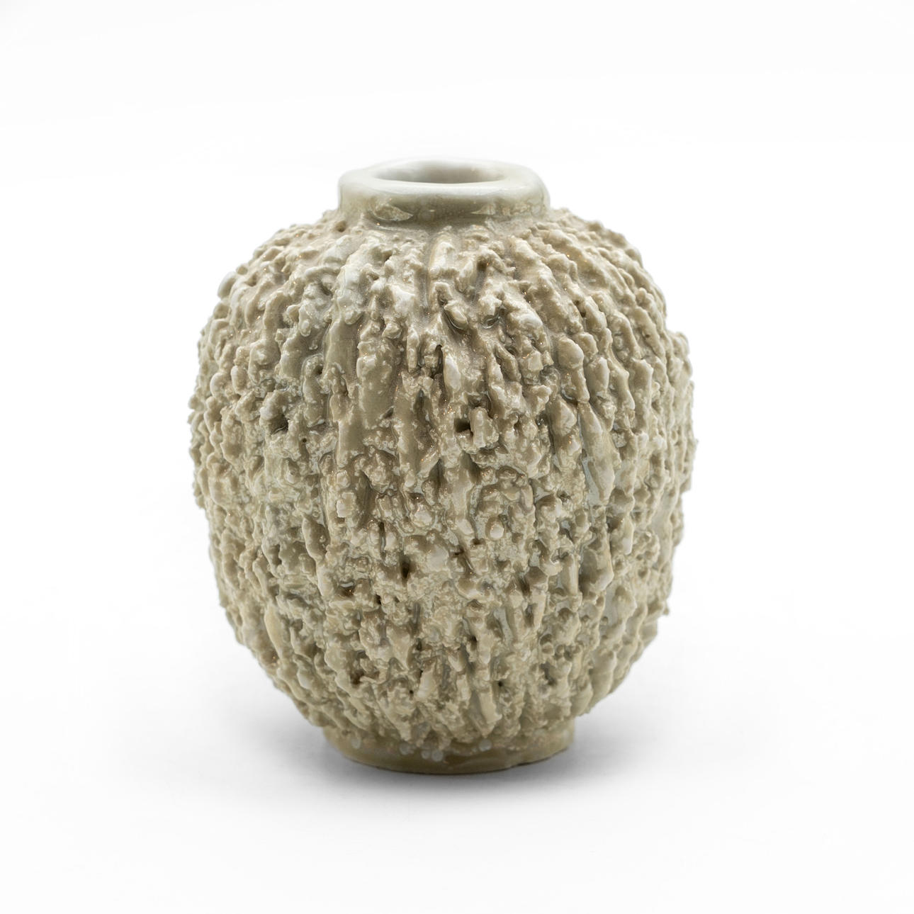 GUNNAR NYLUND. Un jarrón de gres chamotte, «Jarrón erizo», Rörstrand.