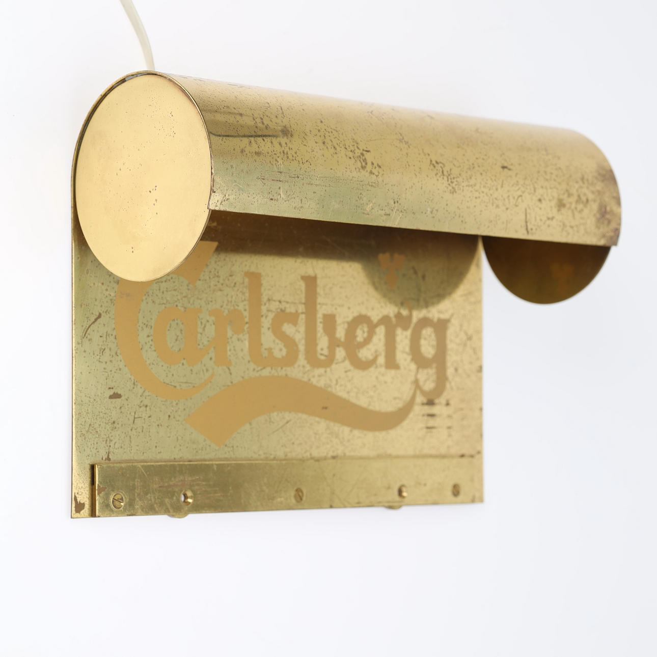 Væglampe af messing, Carlsberg, Danmark, 1900-tallets anden halvdel.