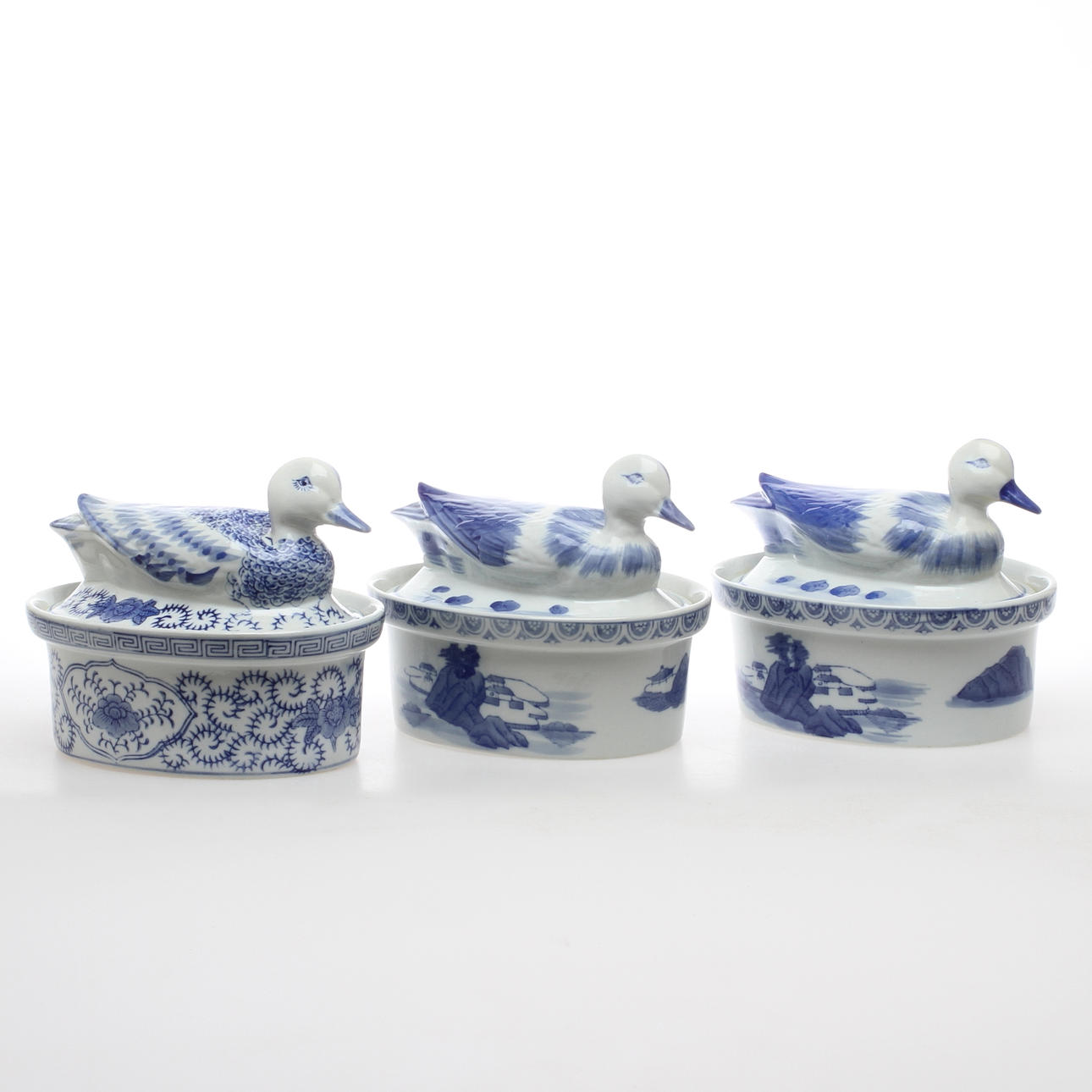 MUOTTIA 3 kpl, keramiikkaa, 1900-luku.