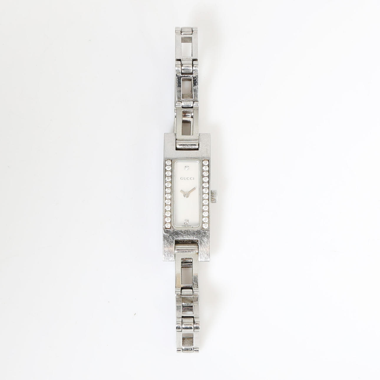 A GUCCI LADIES WRISTWATCH.