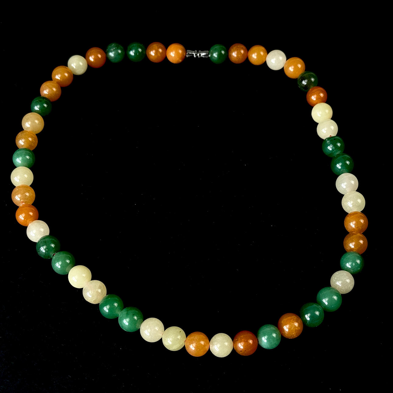 MULTICOLOUR JADE BEAD NECKLACE.