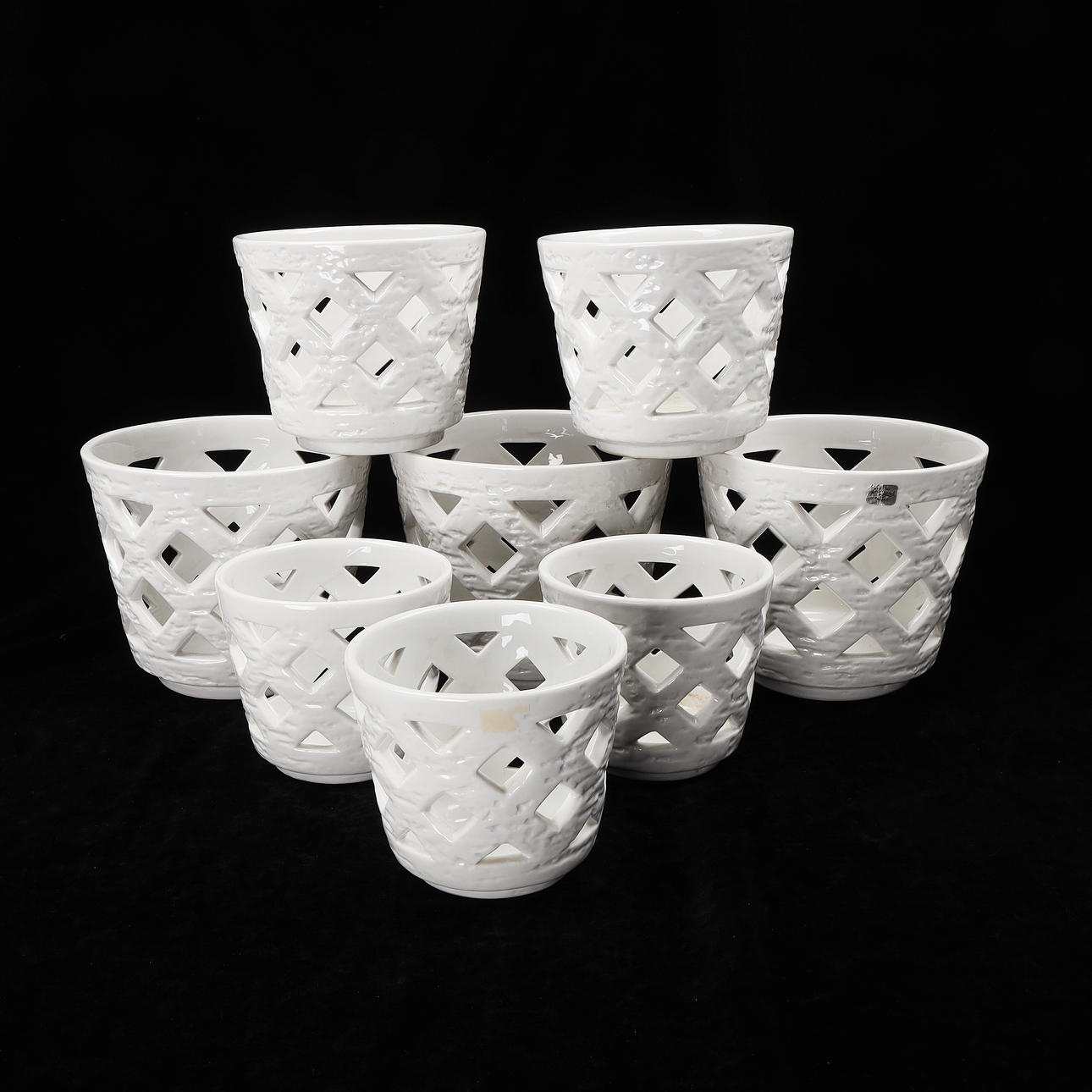 GUNNAR NYLUND. An outer lining, 8 pieces, glazed stoneware/chamotte, Rörstrand.