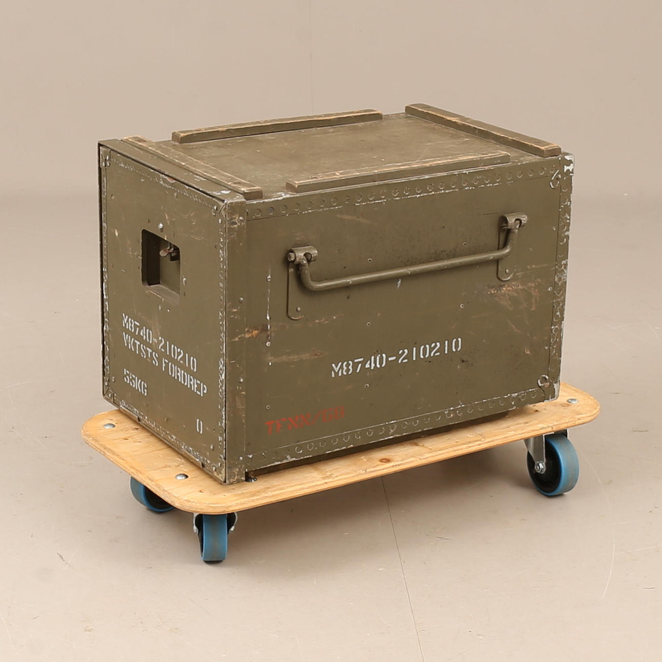 MILITÄRLÅDA, Sverige, 1900-talets mitt.