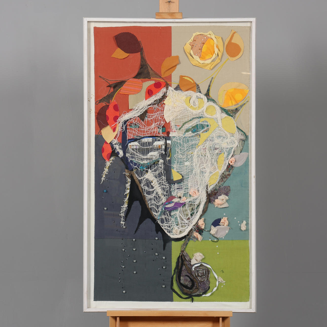 OIDENTIFIERAD KONSTNÄR. COLLAGE, textil, signerad MB.