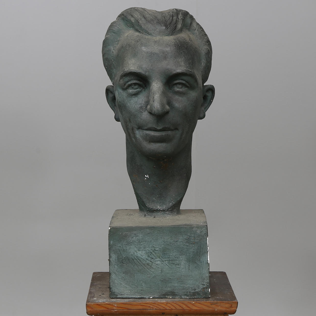 CARIN NILSON(1884-1973). Skulptur, byst, gips, signerad och daterad 1934.