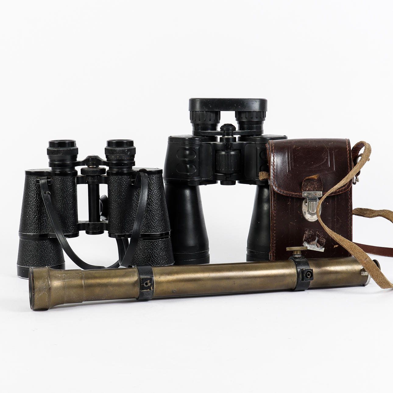 BINOCULARES, CÁMARA E INSTRUMENTOS DE EQUILIBRIO.