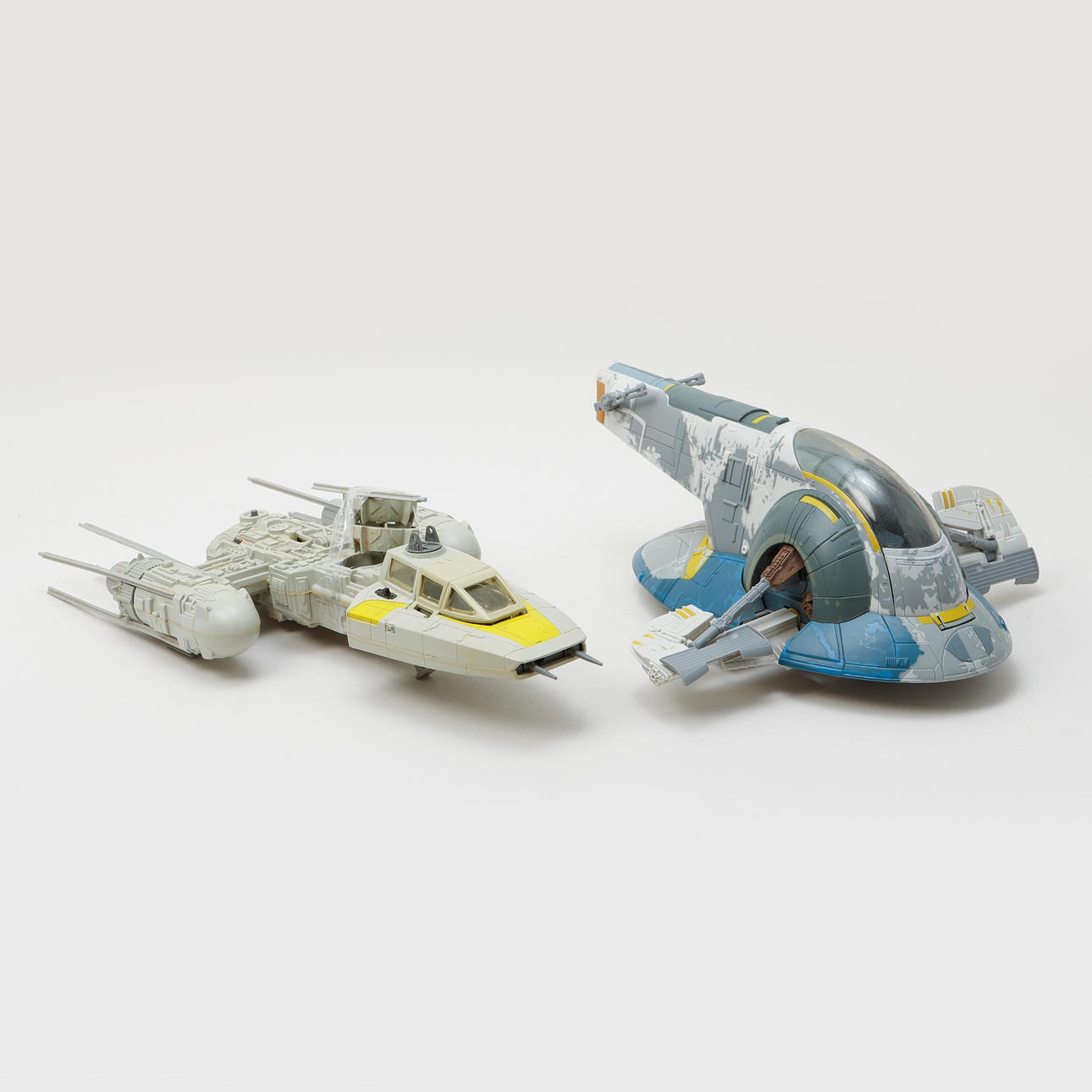 A set of 7 spaceships, including Star Wars.
