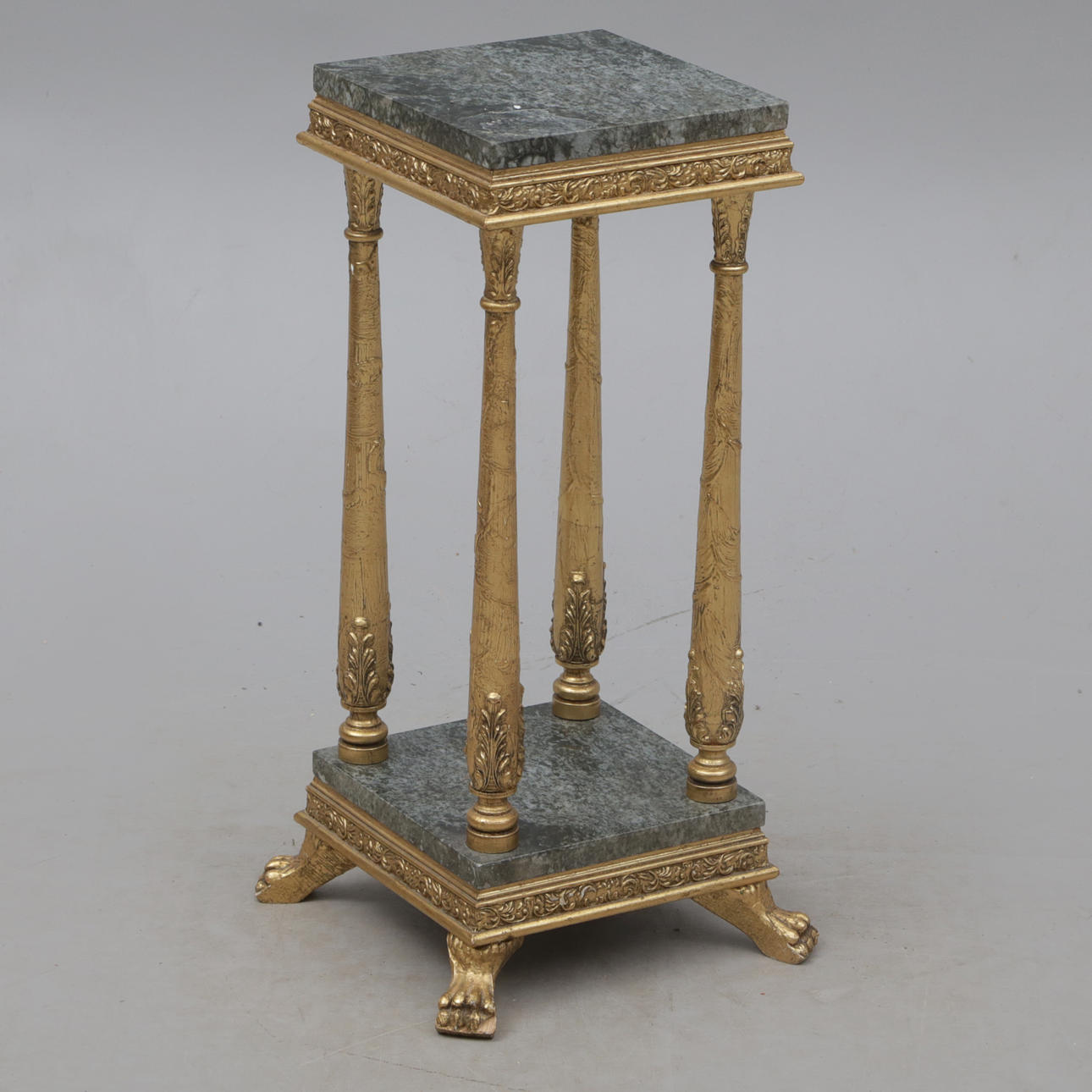 JALUSTA, kivipaneeleilla.