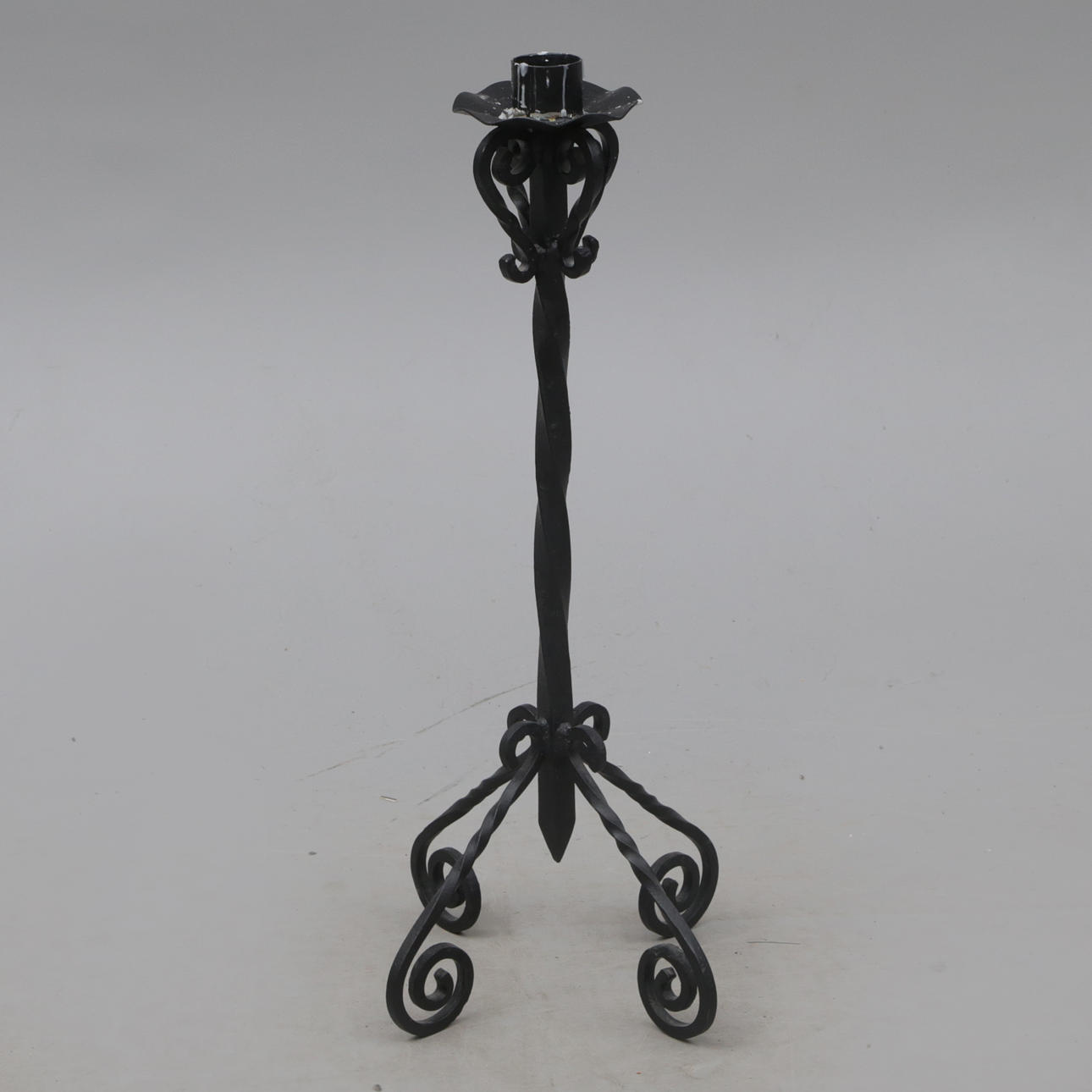 LATTIA KYNTTILÄNJALKA, takorautaa.