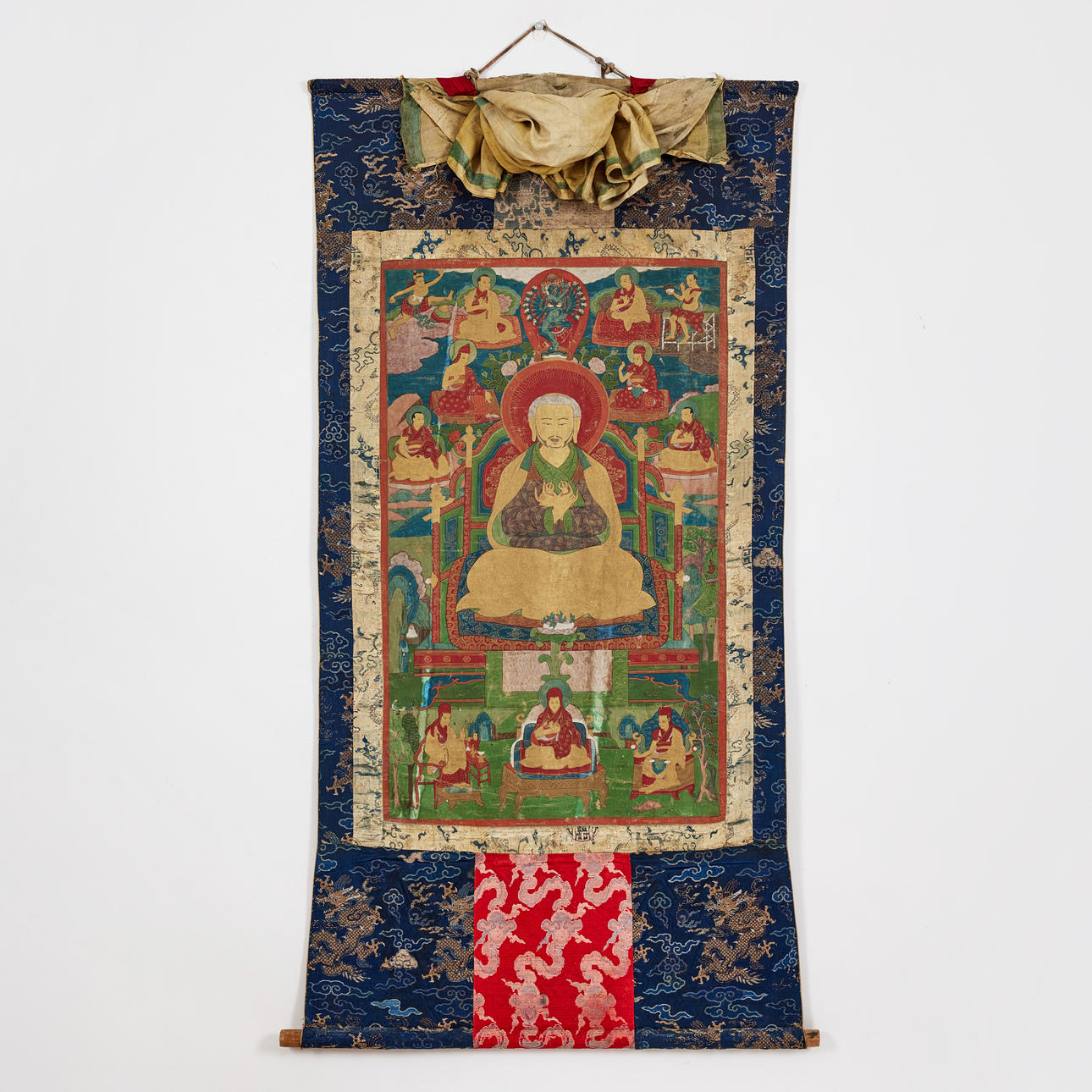 EIN TIBETISCHER THANGKA MIT DEM PORTRAIT EINES SAKYA-HIERARCHEN.