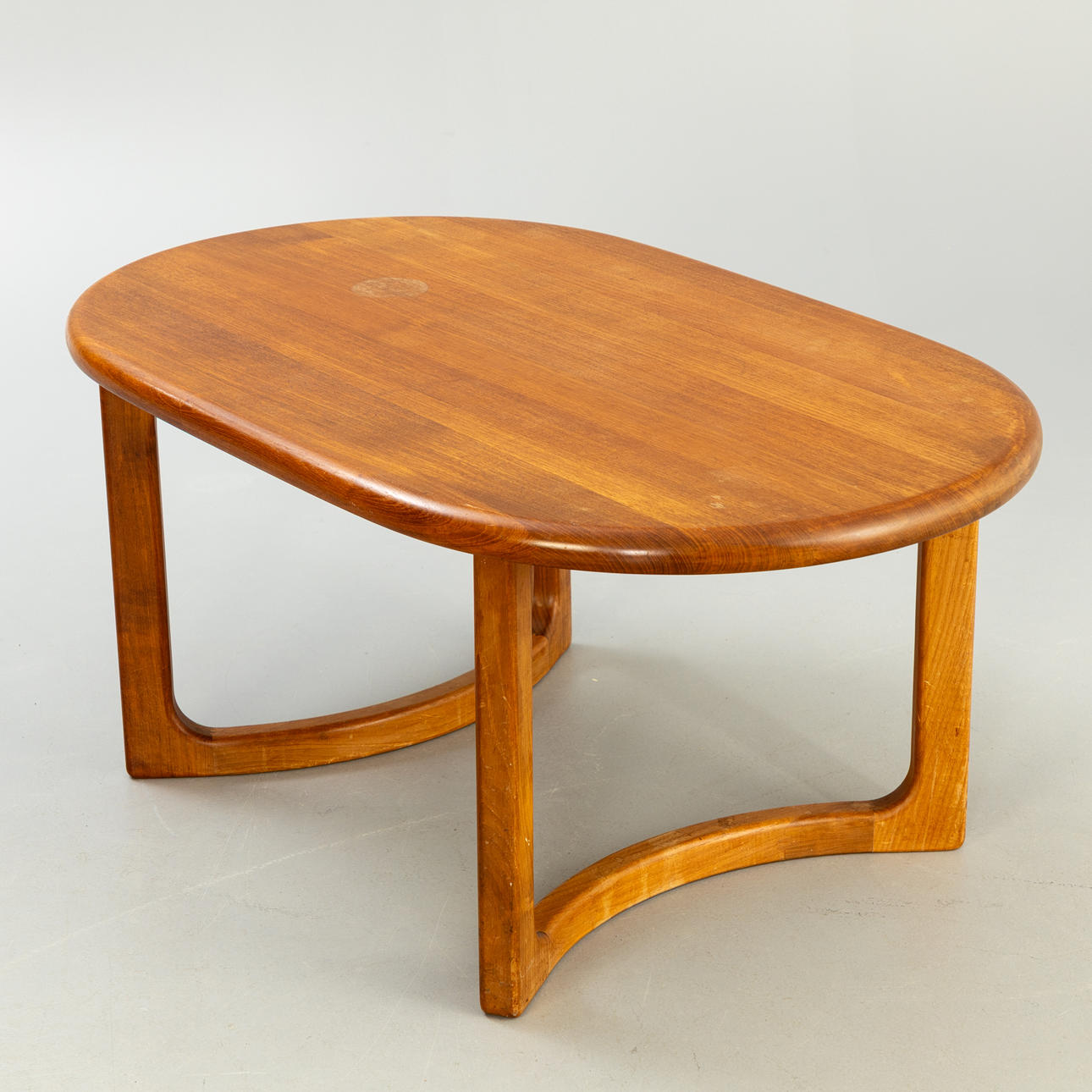 Niels Bach. Teak coffee table, 2. 2nd half of the 20th Jh.