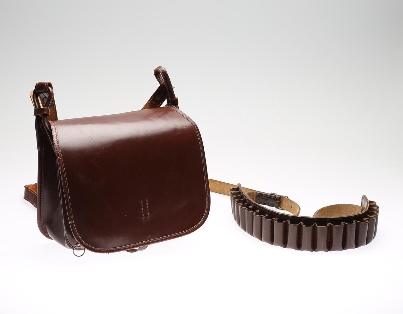 JAKTVÄSKA samt PATRONBÄLTE, 1900-talets senare hälft.