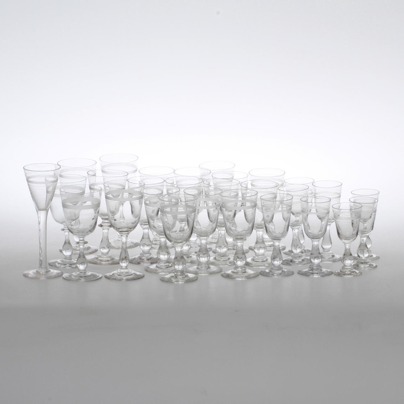 GLASSERVISDELAR, 28 st, s k Rydbergsglas, 18/1900-tal.