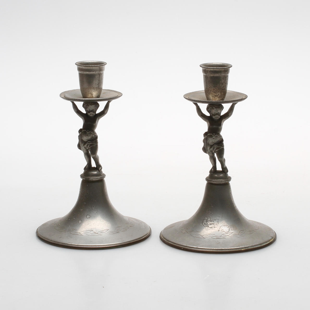 LJUSSTAKAR, ett par, tenn, Möjligen Nils Fougstedt 1900-talets första hälft.