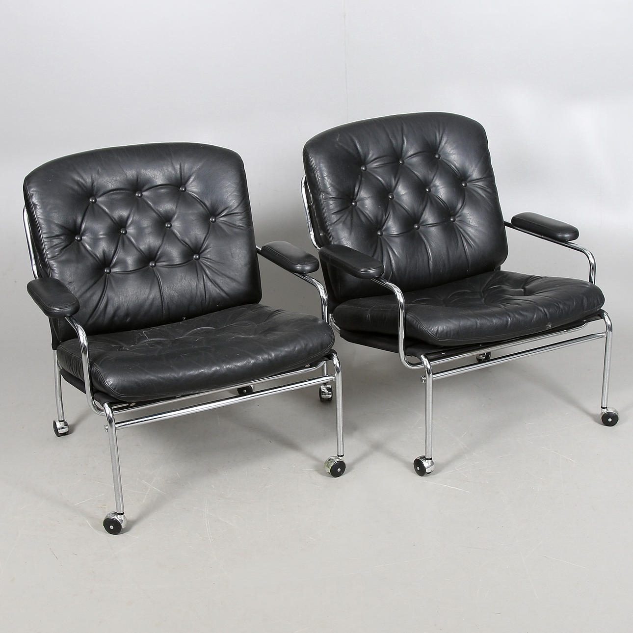 FÅTÖLJER, ett par, Lindlöfs Interiör. 1980-tal.