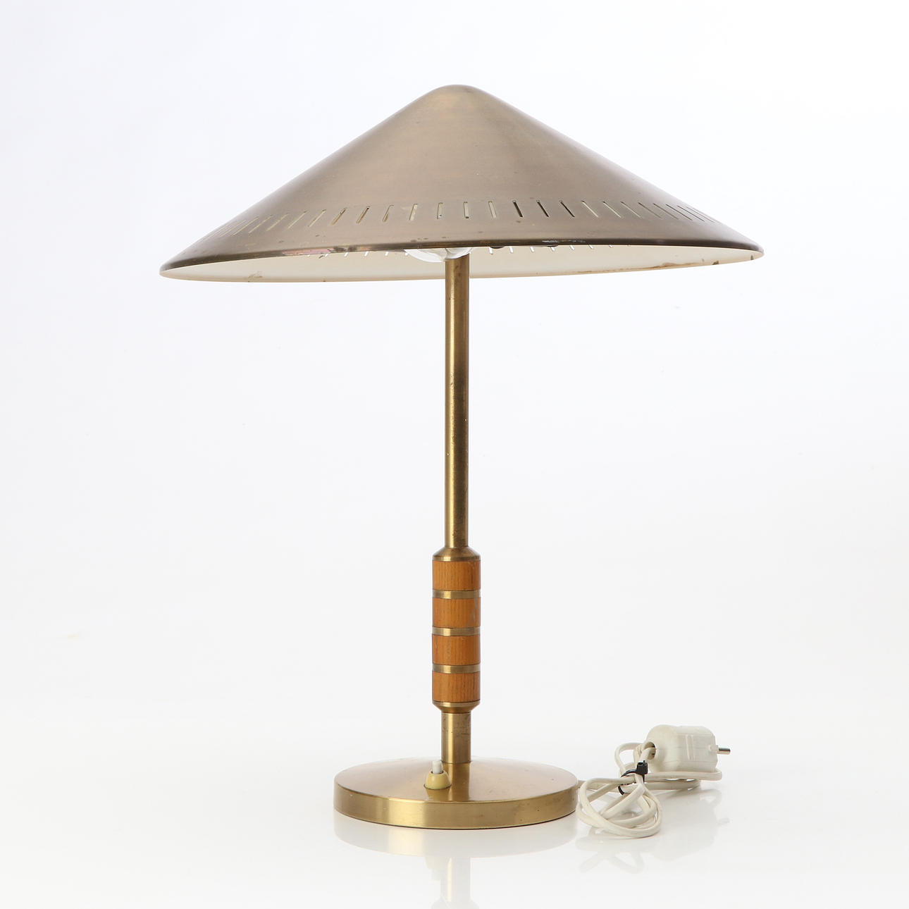 BORÉNS, BORDSLAMPA. Mässing och betsat trä. "B8403".