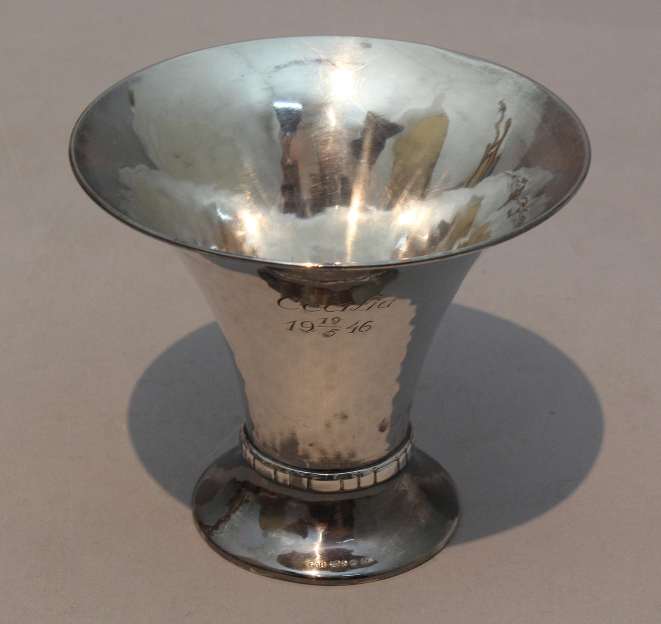 Skål i sliver. Totalvikt 64 gram.