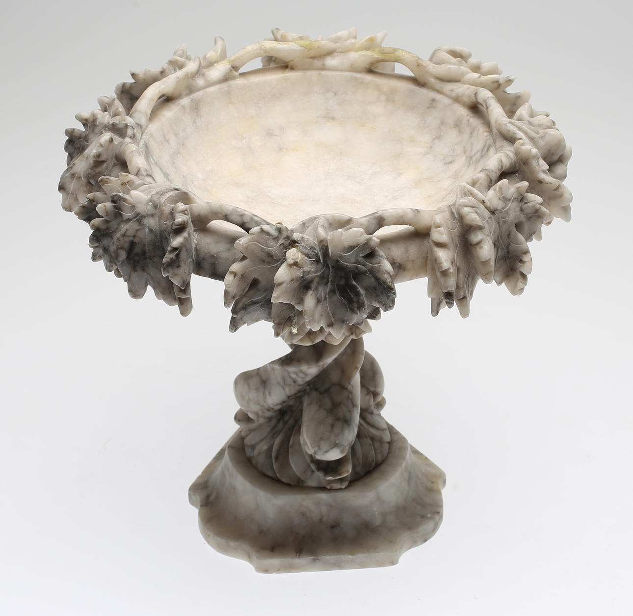 SKÅL PÅ FOT, marmor, omkring år 1900.