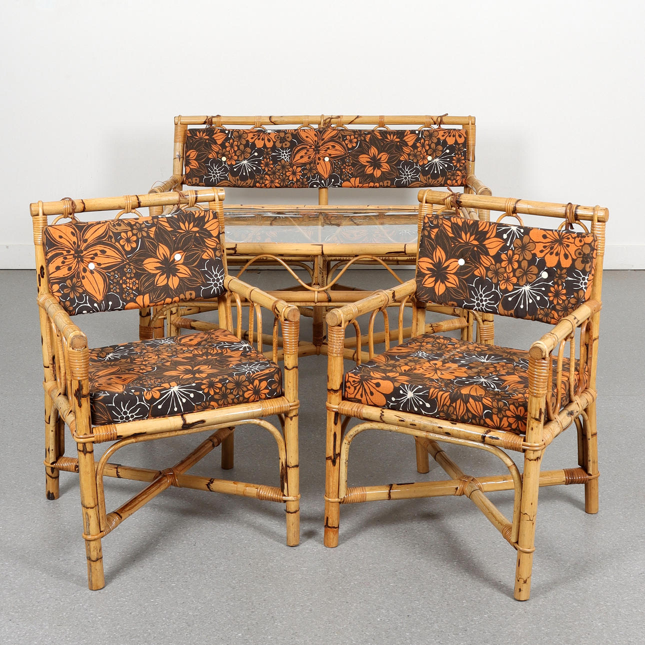 TRÄDGÅRDSGRUPP, 4 delar, bambu/rotting, 1900-tal.