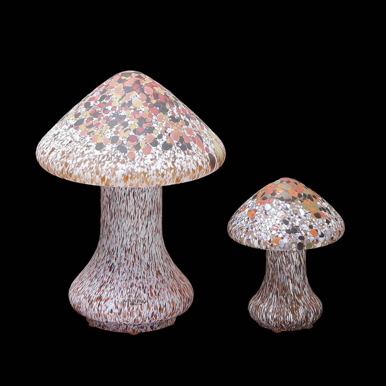 MONICA BACKSTRÖM. 2 CHAMPIÑONES, SIN FIRMAR.