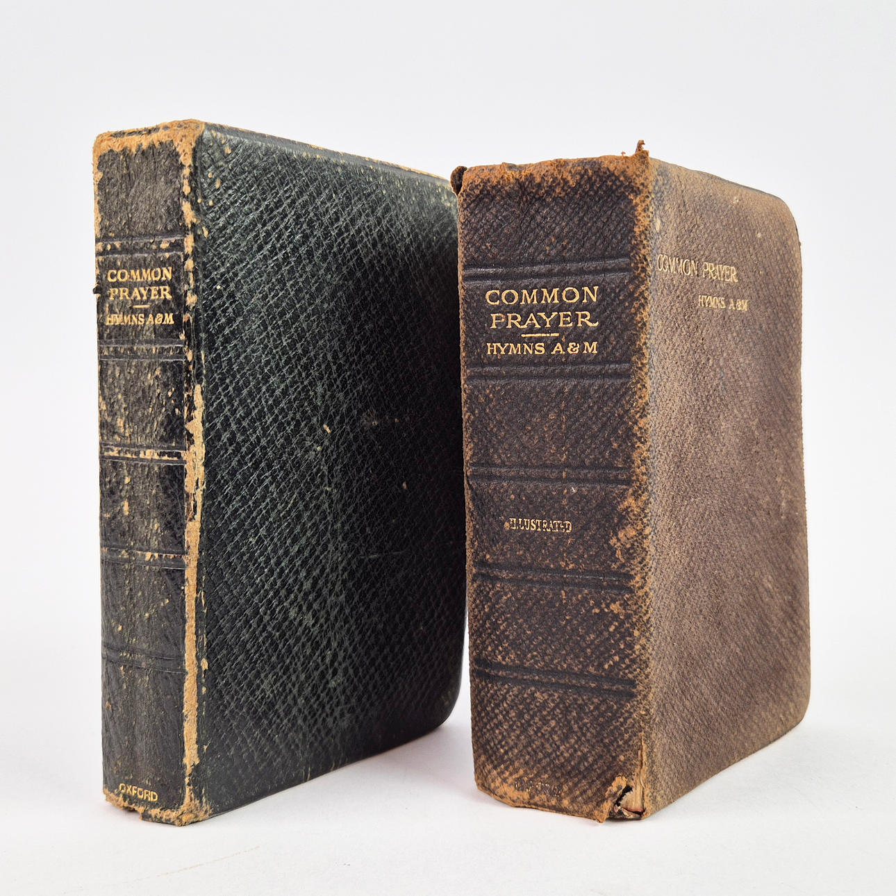 DOS LIBROS DE ORACIONES COMUNES, ALREDEDOR DE 1920.